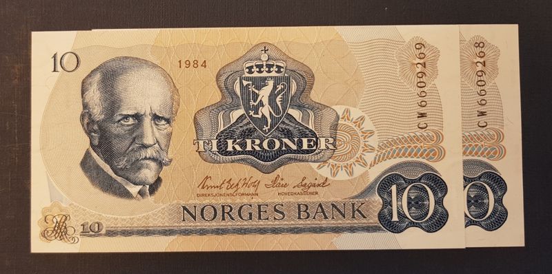 2 stk. 10 kr 1984 CW i serie kv. 01