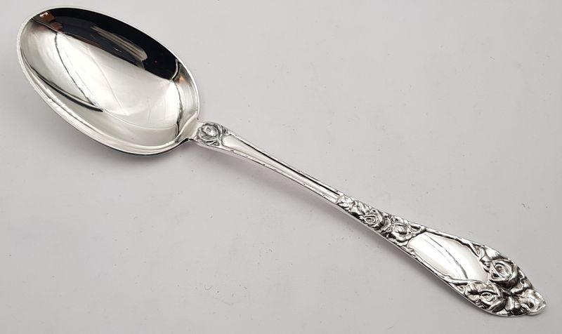 Opphøyd rose: Liten spiseskje 18,3 cm