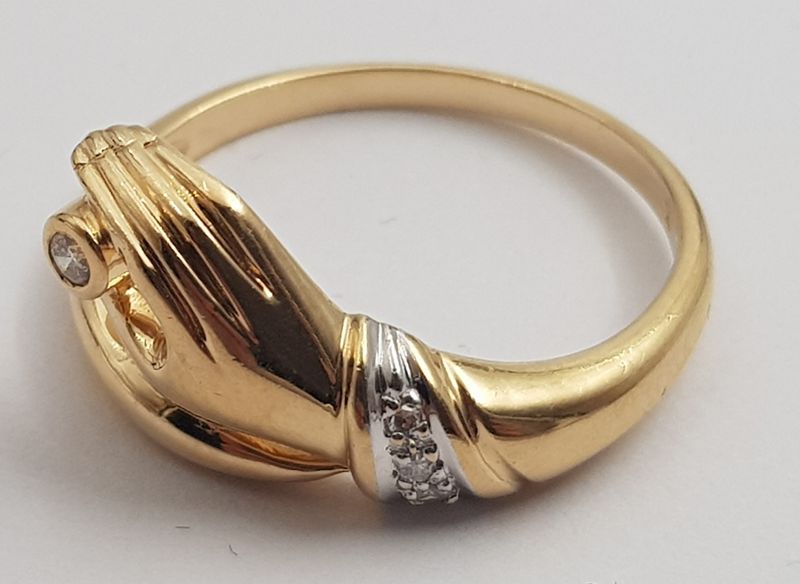 Ring i 14 K gult gull med diamanter
